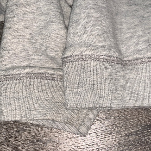 Vintage Hollister Crop Top Hoodie with embroidering and 3/4 length sleeves - Picture 6 of 8